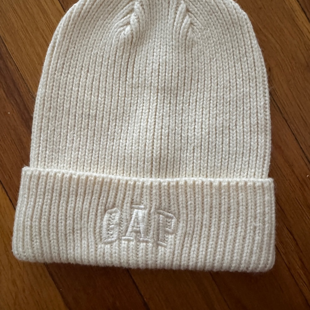 GAP  Cream Knit Beanie